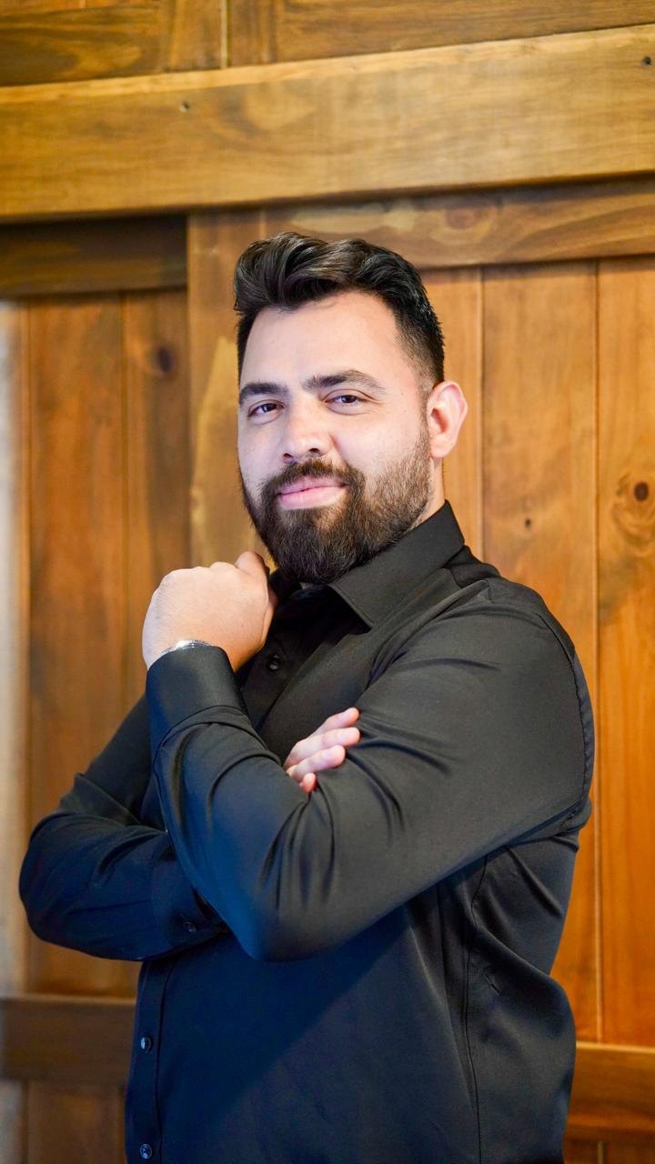 Josué Rodríguez, equipo administrativo de Maralma Home